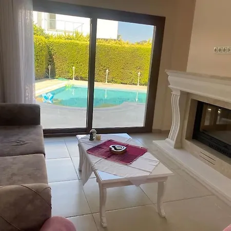 Villa Bodrum De Denize 250 M Lux Havuzlu Turgutreis