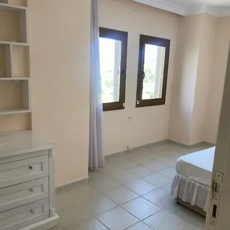 Bodrum De Denize 250 M Lux Havuzlu